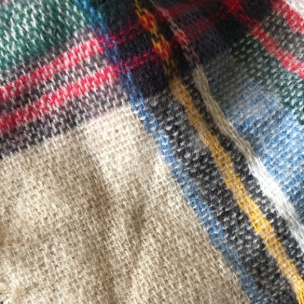 Triangle Plaid Checker Scarf - Picture 9 of 10